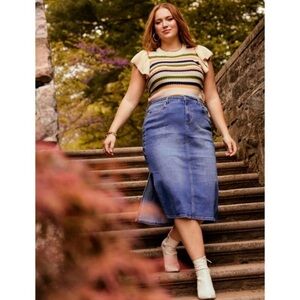 New Eloquii Elements Cream Striped Multicolor Ruffle
Short Sleeve Sweater Vest